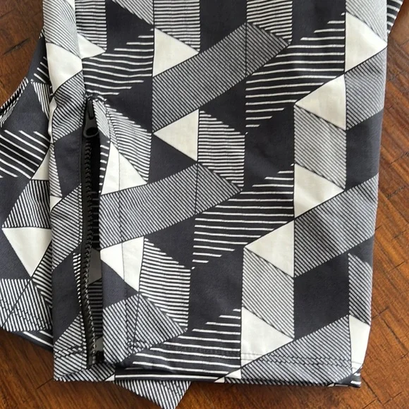 Nike Women’s Nylon Pants Women’s Geometric Black Rainwear, walk-in outdoor pants - Picture 6 of 11